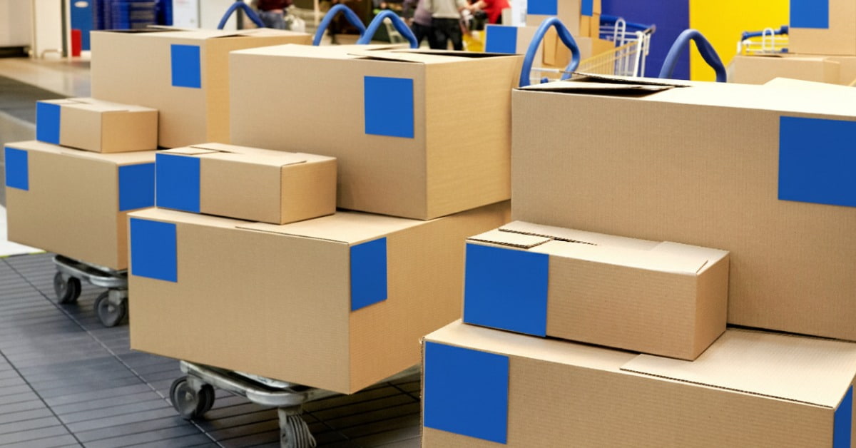 Caixas empilhadas representando estoque parado de um negócio.